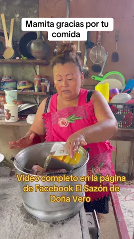 La mama de Doña cata cocino birria 