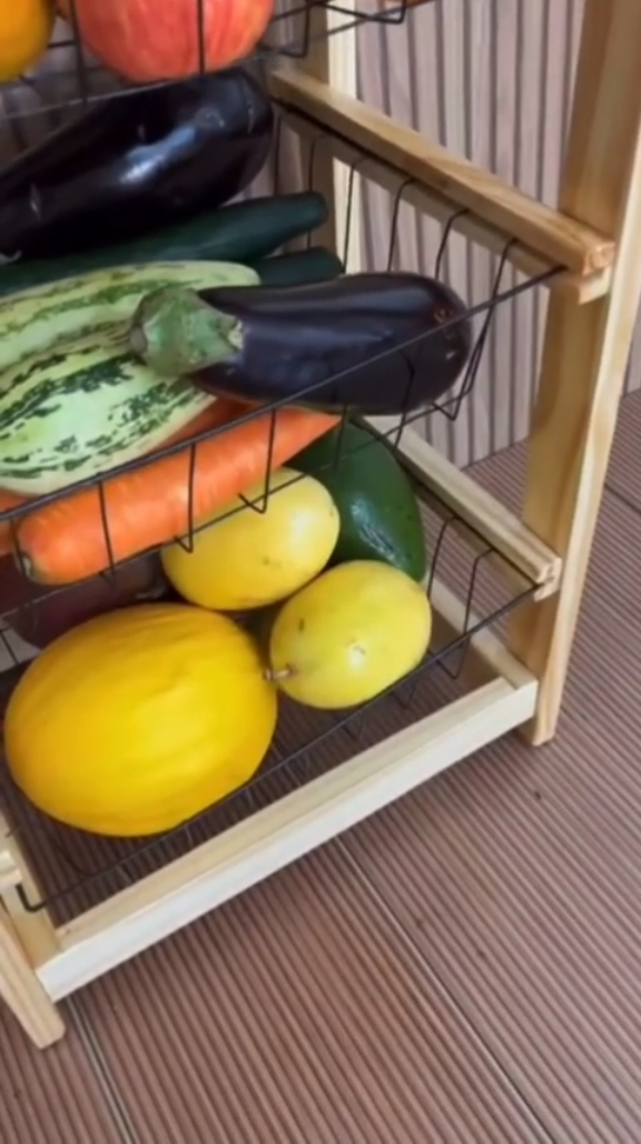 🍎✨ Organização e estilo na sua cozinha! ✨🍎 Essa Fruteira de Chão com Tampo de Madeira é o detalhe que faltava para manter suas frutas sempre ao alcance e dar um toque especial na sua decoração. E o melhor: está com 22% de desconto! Gostou? Comente 'EU QUERO' e te envio o link! #Fruteira #OrganizaçãoCozinha #Decoração #ToqueRústico #Promoção #Desconto #CozinhaOrganizada #EuQuero #Shopee 