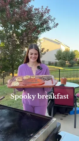 How did I do?! 🤭👻🎃🥹🤍 #blackstone #blackstonegriddle #blackstonegriddlecooking #breakfastideas #kidsbreakfast #halloweenbreakfast #outdoorcooking #pancakeart #realisticcooking 