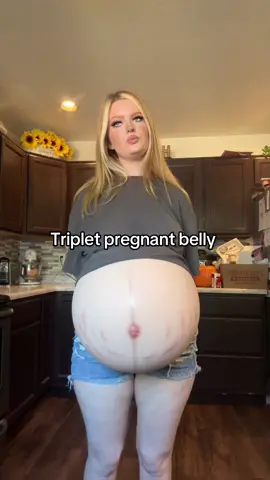 My belly is getting soo big 😅 #pregnant #pregnancy #fyp