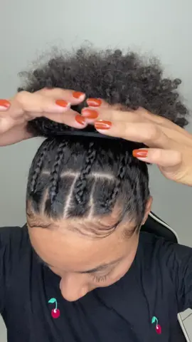 O penteado mais fácil que você vai fazer kkk Usariam??  . . . #penteados #migs #migssalonline #cabelo #cachosperfeitos #gelatinademelao #gelatinas #gel #penteadosfaceisepraticos #penteadoscacheados @salonlinebrasil 