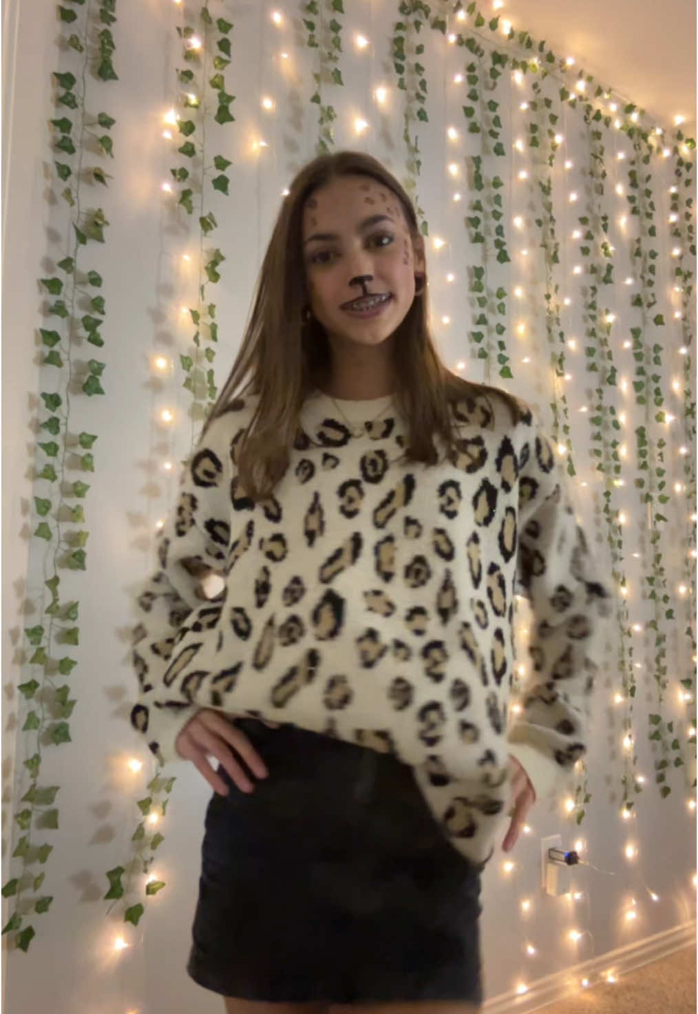 2 more days!! 🐆 #halloween #leopard #leopardprint #leopardmakeup #leopardmakeuplook #leopardprintsweater #fyp #halloweenlook #easyhalloweencostume #lastminutehalloweencostumes #foryou #foryoupage 