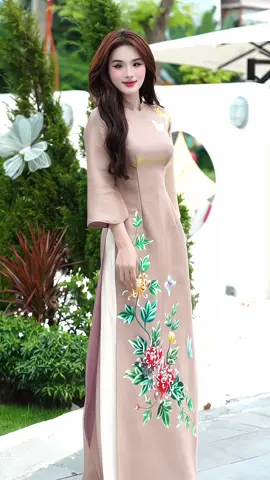 Lại là mẫu hot nhà e đây ạ 🥰 các chị em đã sở hữu siêu phẩm nhà e chưa #aodaifatraly #aodaidanang #aodai #xuhuongtiktok 