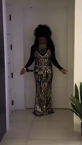 If I can’t make my costume with things already in my house, I don’t want it. #halloween #janellejames #avacoleman #coming2america 