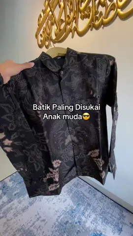 Motif batik paling disukai anak muda Mahkotahitam #kemejabatikslimfit #kemejabatikpriamewah #rekomendasibatik #batikkondangan 