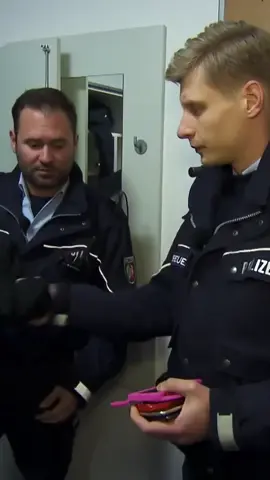 Einsatz in Jugendherberge Ein SPANNER treibt sein Unwesen! 👀📱3