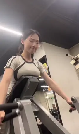 Nhìn cuốn hông