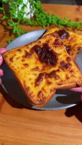 [VIRAL BANGET ‼️] Sebelum nonton harus like, komen, save serta share ke teman teman kalian ya 👌👌 BURNT CHEESE TOAST Bahan bahan Roti tawar seikhlasnya 200 ml susu cair fullcream 100 gram keju parut 1 sdm gula 1 sdm margarin 1 sdm maizena Mito Airfryer AF6 @mito.id ini merupakan air fryer AI pertama di Indonesia yg dapat mengatur suhu dan waktu memasak secara otomatis.  Di lengkapi dengan 6 pilihan menu otomatis dan semi transparan bucket jadi bisa intip-intip masakan kita.  Bikin burnt cheese toast pakai Mito AI Airfryer AF6 praktis dan matang sempurna.  Yuk samaan, pakai kode promo: MITORAND1 supaya dapat harga spesial di marketplace kesayangan kalian.  Less effort that's Mito  #mito #airfryer #mitoairfryer #aiairfryer #mitoaiairfryeraf6 #masakanrumahan #masakansimple #FoodLover #jajanankekinian #masakanindonesia #masakan #food #masakapahariini #masaksimple #Foodie #resep