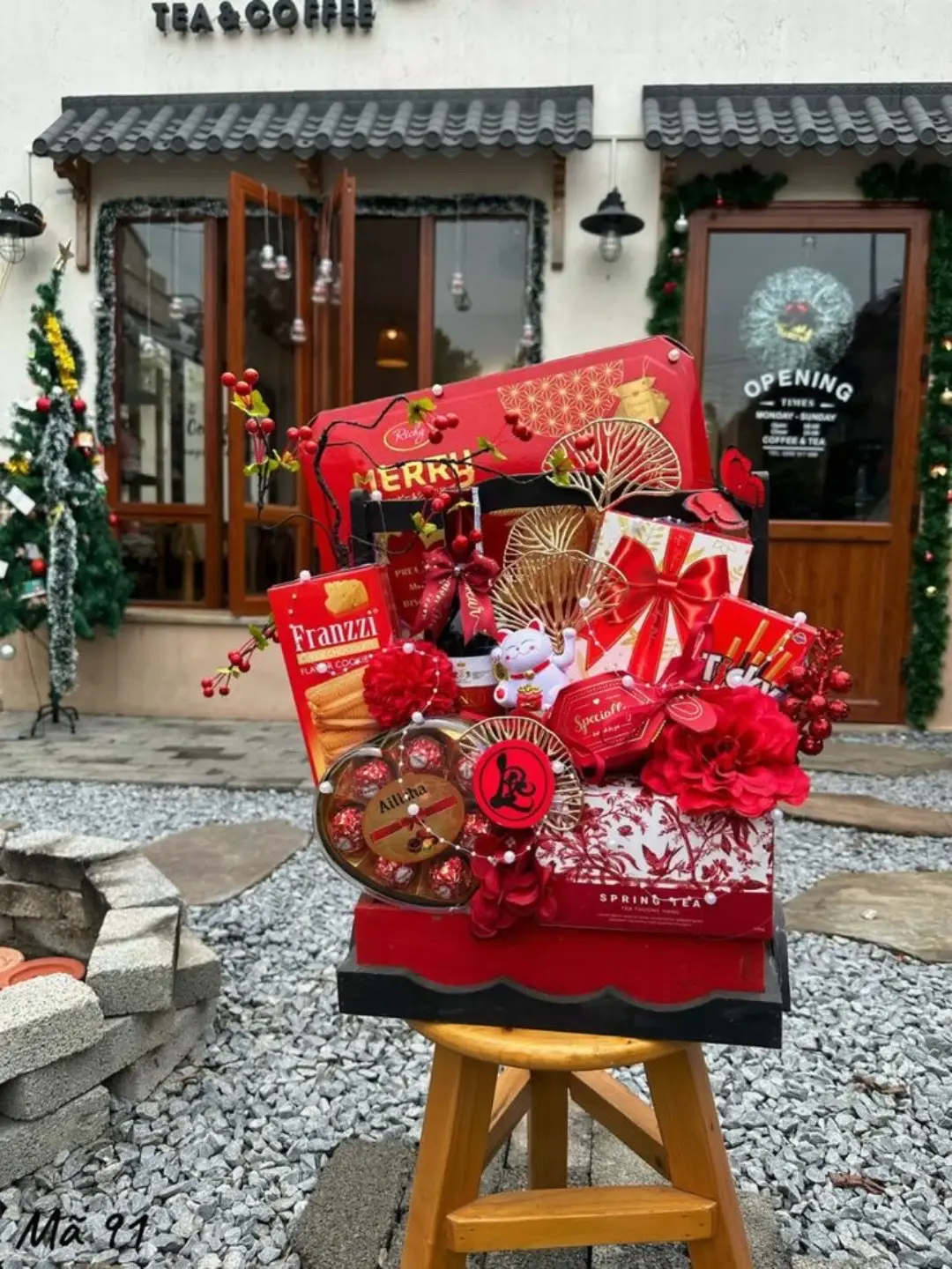 Các ní tham khảo mẫu để lên mẫu giỏ quà cho tết 2025 nhaa #lelavanhungmonqua #xuhuong #fyp #handmadegifts #quatang#quatauatet #setquatang #giobanhkeo #banhkeotet #tetsumvay #xuandadenbenem #tetamlich #atty  #2025 