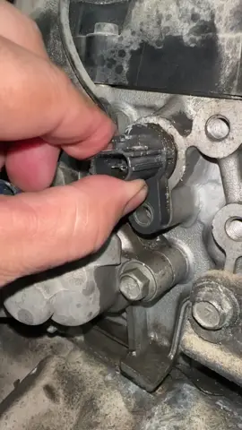 How to fix engine long starting camshaft sensor clean & Fix #camshaft #sensor #clean #reel #autos #oyinboeuro #automotive #cars #mechanic #coches #autoelectrician #solutions #automobile #autoelectrical #mechanic #fyp #Vlog #tiktok_india #benz #mecedesbenz #tesla #rangerover #lamborghini #ferrari #bugatti #vovo #volkswagen #golf 
