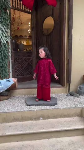 Tết ơi Tết à ! Áo dài bé gái phượng vũ cho các bé tha hồ lên ảnh trước Tết #tet2025 #xuhuong #aodai #aodaichobe 