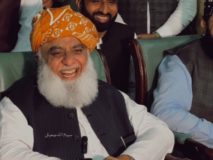 اضحک اللہ سنک #Foryou #maulanafazlurrehman 
