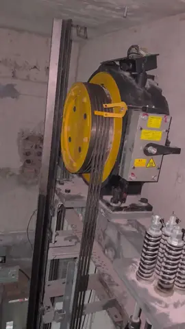 Difficulty in maintenance#lift #elevator #Felevator #fyp #elevatormaintenance #elevatorrepair #liftparts #elevatorspareparts #elevatorequipment #elevatorparts #elevatorfactory #fermator 