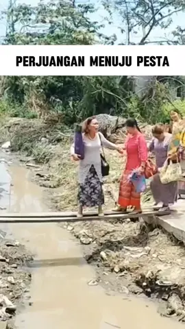 PERJUANGAN MENUJU PESTA #Real #emakemak #ibuibu #lucu #jembatan #takut #ngakak #videos #trendingvideo #viralvideos #pesta  #fypシ゚viral #menyeberang #gemetar 
