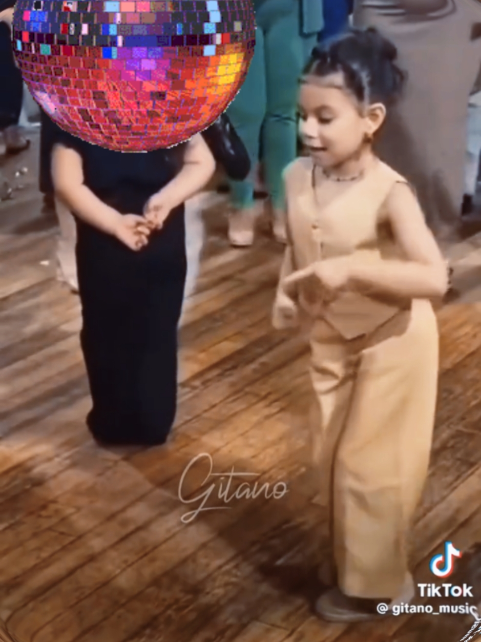 #disco #discomusic #discomusic70 #disconights #studio54 #discohits #discomusic80 #discohits #vir #viralvideo #tiktokviralvideos #tiktokviralvideo #tiktokviral #tik_tok #tiktok #foryou #fürdich #viral #girl #littlegirl #dancing #