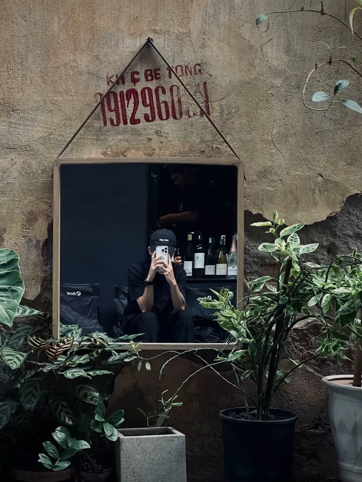 quán này lúc mới mở siêu đông, có 1 lần mình ghé mà không có dịp ngồi.  Quán xinh, đồ uống 10 điểm. Nay mình có thử Red Door khá ngon. 