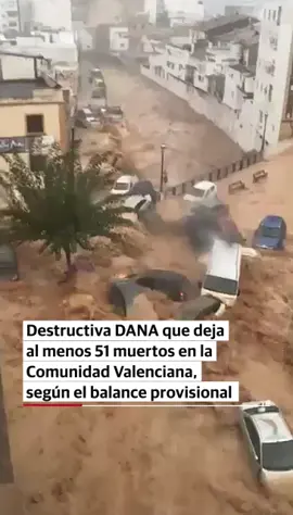 Destructiva DANA a su paso por la Comunidad Valencia y Castilla La Mancha Los equipos de emergencias buscan supervivientes y hay al menos 51 muertos en la Comunidad Valenciana, según el balance provisional de la Generalitat En una noche de lluvias, miles de personas se refugiaron en techos de coches, camiones o tejados, y otros quedaron atrapados en las carretas con sus vehículos A primera hora, el presidente de la Generalitat Valenciana, Carlos Mazón, habló de «múltiples víctimas», pero sin confirmar el número exacto «por respeto a las familias» #dana #temporal #comunidadvalenciana #valencia #lluvias #gotafría