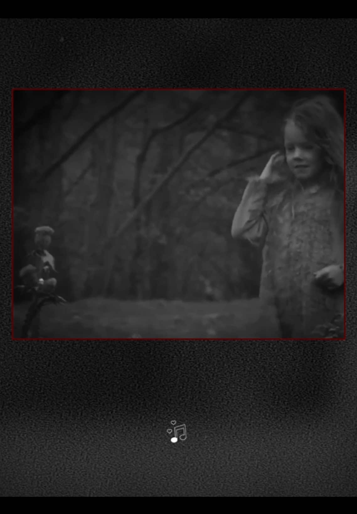 بەڵام ئەوەندە بێدەنگم کە خەریکە قسەکردنم لەبیردەچێتەوە …🥀🖤