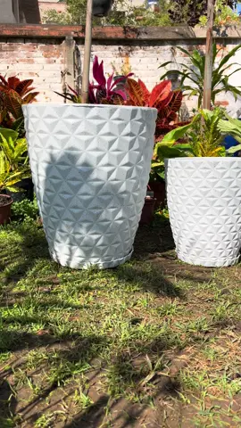 Kit 4 Vasos Polietileno para Plantas Coluna Bojo Diamante🪴✨ Disponível em outras cores na Shopee, Link e ID do produto nos comentários 🪴🌱✨ #vasos #suculentas #cactus #vasosparaplantas #vasosdecorativos #plantas #paisagismo #flores #plantasemcasa 