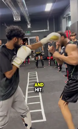 Join my classes or one to one dm now 🫵🏼💪🏽 #mma #kickboxing #k1 #ko #lefthook #uppercut #kickboxingtraining #muaythai #london #boxing #heavyweight #miketyson #drills #practice 