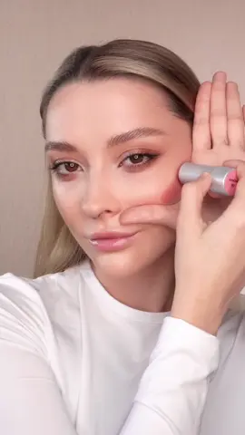Лайфхак для идеального румянца со стиком Universum ✨ Попробуешь? #InfluenceBeauty #Красота #Бьюти #Makeup 