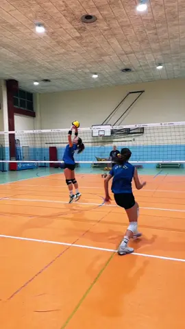 Smash it 💣🔥🤍💙 #SerieB1 #B1 #vpvolley #livingvpvolley #volley #pallavolo #volleyball #pallavolofemminile #volleyfemminile #volleytok #fyp #perte #foryou #laSerieB #volleyballtime 