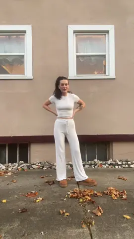 The coziest set! You NEED this in your life!! In our hot mom era 🔥🔥 #ttshop #creatorsearchinsights #ttsaffiliate #teamwork #fyp #fallfits #microinfluencer #cozyvibes #comfyoutfits #OOTD #sahm 