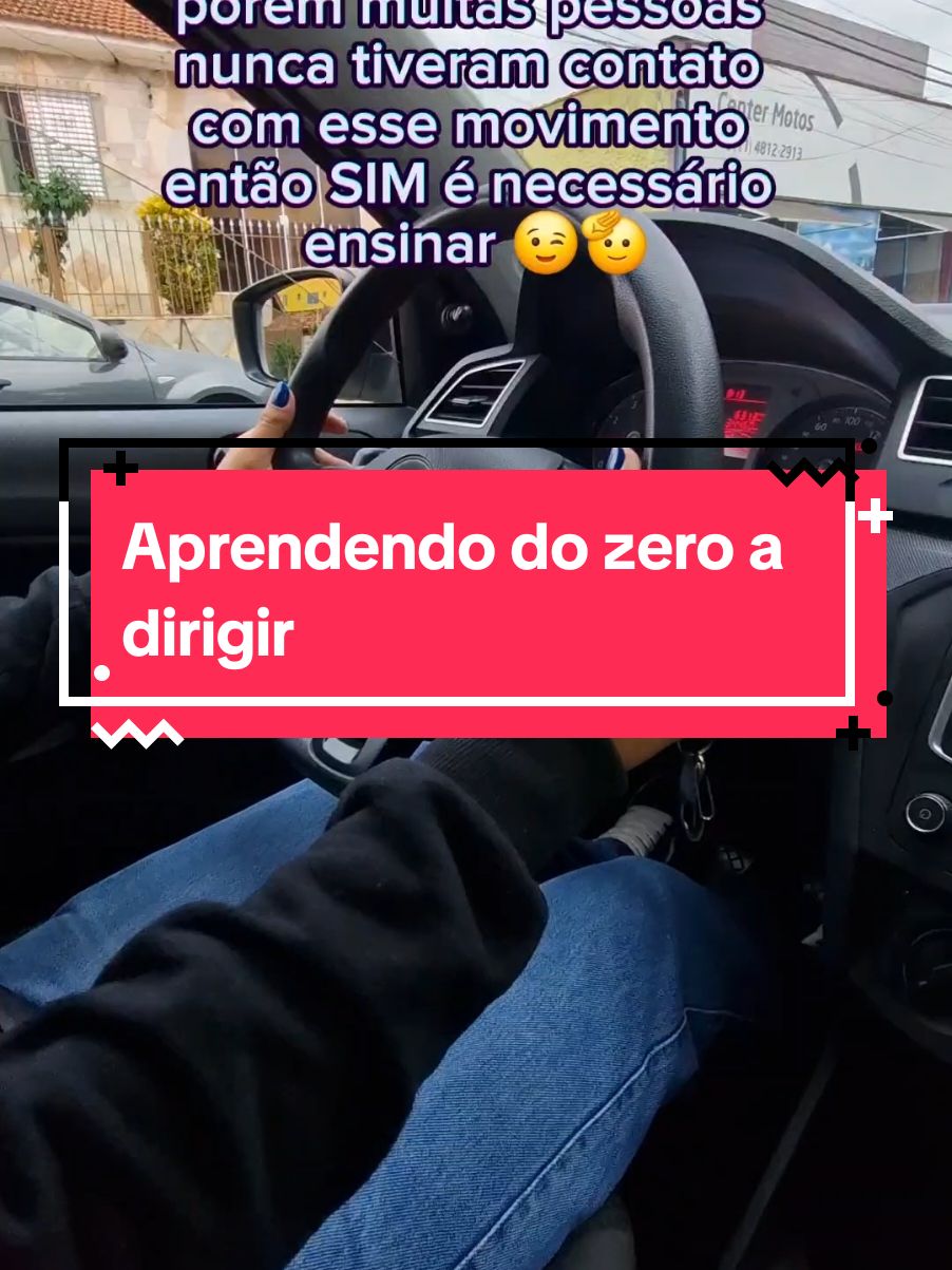 Na primeira aula eu acho importante dar esses detalhes para os alunos, de como manusear o volante e explicar nem que seja 1000 vezes a mesma coisa. O importante é a pessoa sair da aula entendendo o que eu estou passando 😊🤗#examepratico #detran #dirigir #autoescola #transito @Rogeria India 