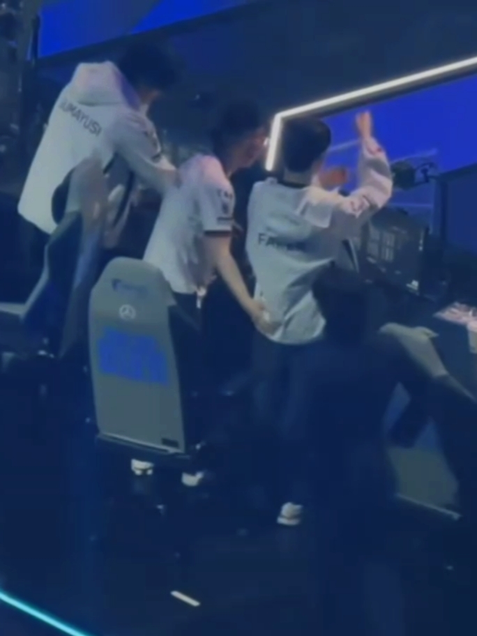 Mông thì hóp mà thầy vỗ ko trượt cái nào 🙈 #Faker #kkOma #T1 #T1WIN 