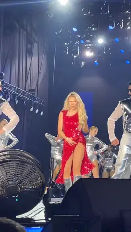 Geçişin mükemmelliğii❤️‍🔥😍 #hadise #hadiseaçıkgöz #hadiseacikgoz #konser #concert #dance #istanbul 