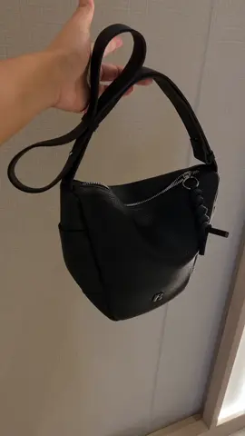 Siapa yg nungguin model terbarunya @Bostanten #slingbag #tasbahu #bostanten 