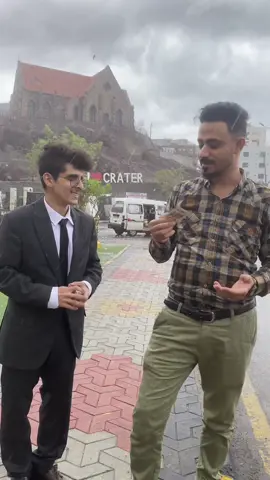 خفة سحب نفس الكرت في عدن اليمن🇾🇪😍#foryou #اكسبلور #قراءة_الافكار #ساحر #ساحر_التيك_توك #منيب_عباس #magic #سحر #fpy #خدع #خدع_بصريه #magictrick #اليمن #منيب_عباس_في_اليمن🇾🇪 #عدن 