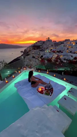 Imagine being here right now✨ @saintsantorini #hotel #santorini #saintsantorini 