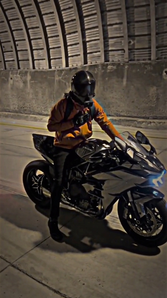 Biker bilek: Gua yang geber gua yang kaget 😑 #kawasakininjah2#kawasakininja#kawasaki#h2#h2r#japan#indonesia#suzuki#yamaha#honda#dll#gsxr1000rr#r1m#cbr1000rrr#dll#motorbike#sportbike#biker#hyperbike#motorbike#Motorsport#motor#limit#masukberanda#fyppppppppppppppppppppppp#fypシ#epyepe#sound#dll 