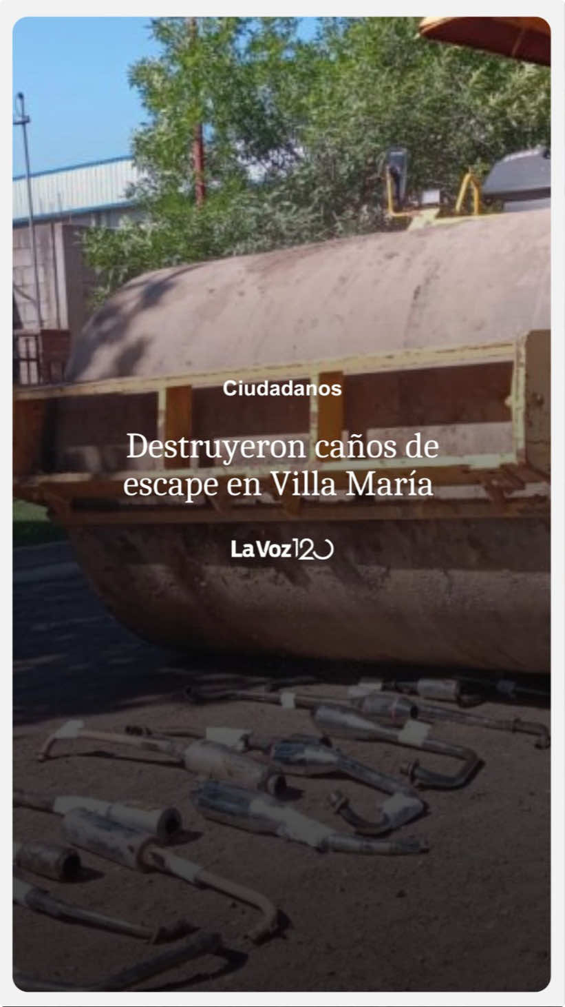 DESTRUYERON CAÑOS DE ESCAPE RUIDOSOS 🔴 Este martes por la mañana, en Villa María, una aplanadora destruyó 126 caños de escape que habían sido secuestrados. La acción se llevó a cabo en la calle Jujuy, cerca del depósito donde se guardan las motos retenidas. Funcionarios municipales y vecinos presenciaron el evento. ¿Qué te parece esta medida?👇
