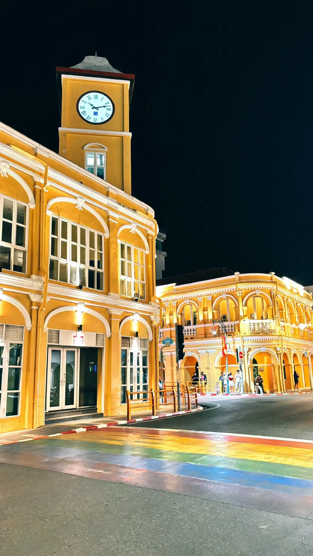ย่านเมืองเก่าภูเก็ตกลางคืนสวยมาก 🧡 #phuketoldtown #เมืองเก่าภูเก็ต #ภูเก็ต #เที่ยว 