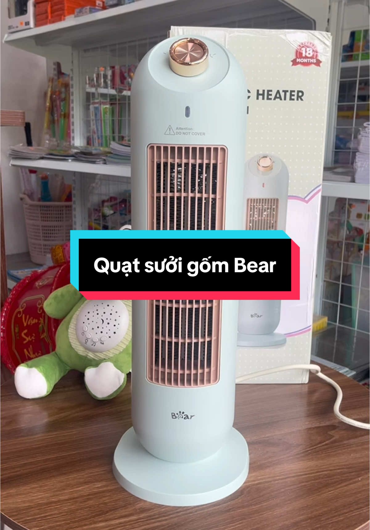Quạt sưởi gốm Bear không gây khô da, không chói mắt, không ồn và có chế độ xoay 90 độ. #maysuoigom #maysuoimini #quatsuoi #quatsuoigombear #xuhuong 