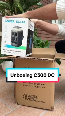 Unboxing C300 DC: il tuo nuovo concentrato di energia! ⚡️ 90,000mAh di pura potenza  🔌 7 uscite  🤏🏻 1 unica soluzione compatta  Presto disponibile!  #AnkerSOLIX #AnkerSOLIXit #portablepowerstation #indipendenzaenergetica #unboxing #generatoreelettrico 