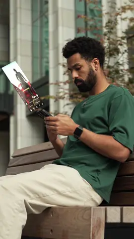 “Get Creative” Day 27 of 30 | Holographic Edit This is a cool way to show you scrolling on your phone!  Try it out!  #toronto #videotips #editing #cameratips #torontocontentcreator #editing101 