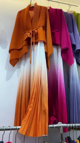 🇨🇳China clothing wholesale, the pleated dress that is particularly popular recently, can be worn up to 200 kg. #dance #trending #morocco #fyp #fashion #fashiontiktok #fashiondesigner#fashionstyle #trendingvideo #outfit #outfitinspo#outfitideasforyou #styleinspo #foruyou Whats App+8615220062260