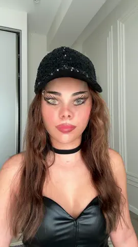 At oğrusu makiyajı 😁✋🏻 . #halloween #gothdoll #gothdollmakeup #dollmakeup #doll #halloweenmakeup 