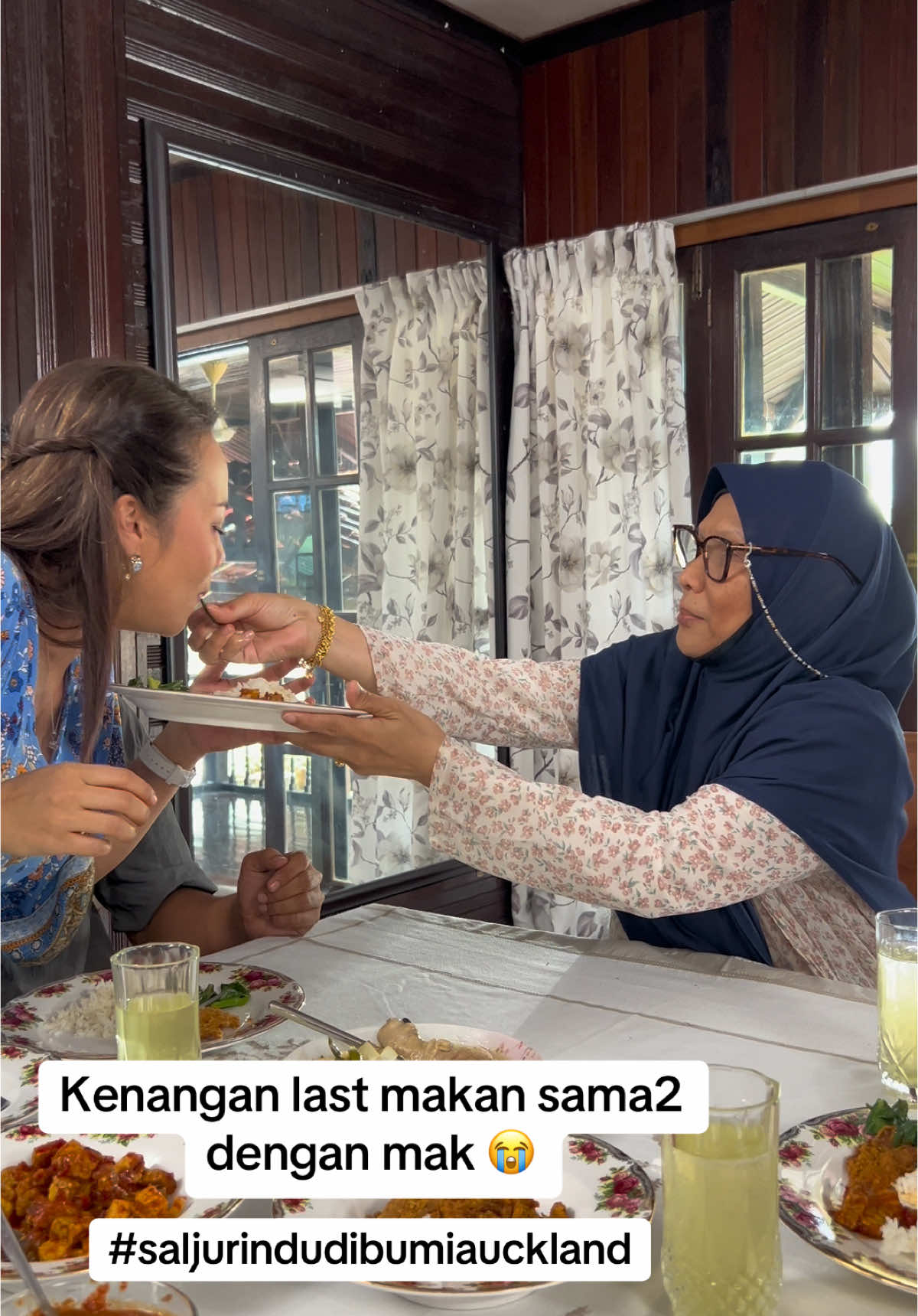 BTS moment last makan kami makan sama-sama dengan mak. MAKKKKKK 😭😭 #saljurindudibumiauckland 