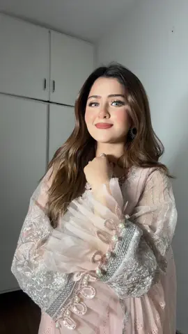 Dm on instagram for outfit details#trending #viral #lipsync #song #bollywood #filmy 