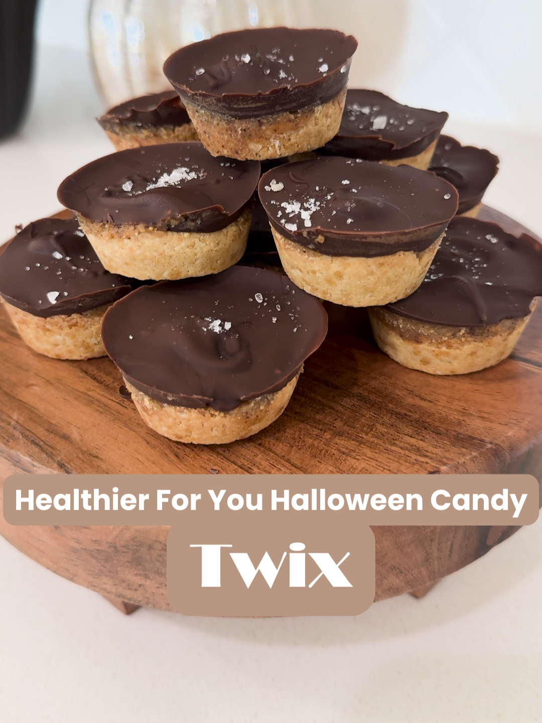 Who doesn't love a Twix bar? It's giving yummy but healthy.  #halloween #healthydesserts #healthydessert #healthydessertrecipes #healthycandy #copycatrecipe #halloweencandy #halloweenrecipes #halloweenrecipe #weightlossrecipes #whatieat #dairyfree #glutenfree #refinedsugarfree #dairyfreedessert #glutenfreerecipes #glutenfreedessert #refinedsugarfreetreats #dairyfreetreats