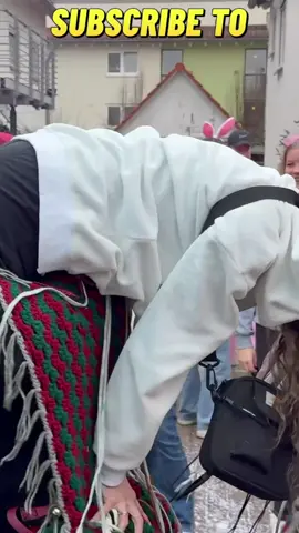 Wild witches take off girls shoes and socks #fasnet2025 #fasnet #viral_video #fu #foru #forupage #carnival #tradition #hexen #watchtillend #watchtillend #foryoupage❤️❤️ #parade 