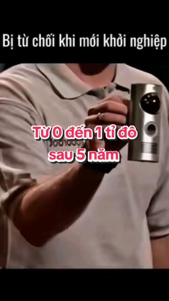 Câu chuyện về doanh nhân Jamie Siminoff. Sau khi gọi vốn thất bại trên Shark Tank , anh đã biến cty của mình thành 1 công ty tỷ đô chỉ trong vòng 5 năm. #ychi #nghiluc #kientri #cogang #hochoikinhnghiem #thanhcong 