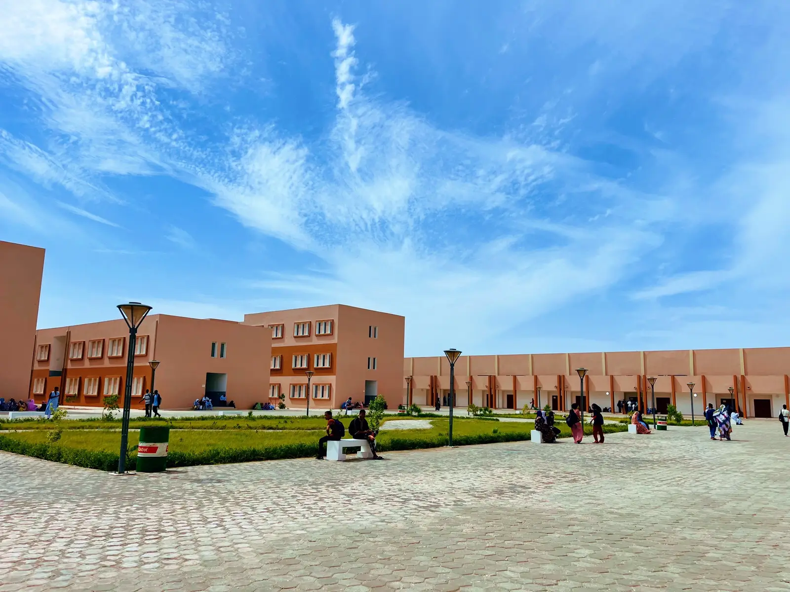 صور للملحق الجامعي الجديد لجامعة نواكشوط العصرية بعدسة فخامتنا😎❤️#خيتاتة #donia #تصويري #اكسبلور #الشعب_الصيني_ماله_حل😂😂 #تك_توك #نواكشوط_موريتانيا🇲🇷 #الجامعه #كلية #التصوير #التصويرالإحترافي 