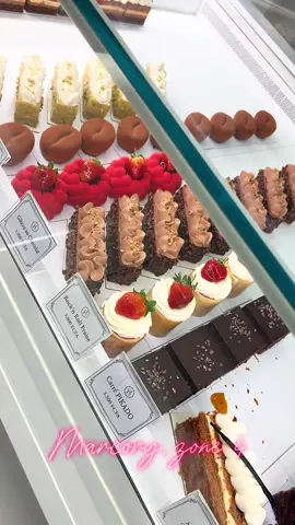 Bienvenue chez Pikado à Marcory, Zone4 😋, Cette pâtisserie unique est l'endroit parfait pour les gourmands à Abidjan. Entre desserts raffinés et viennoiseries croustillantes, Pikado propose un véritable voyage gustatif ! Que vous soyez de passage ou du quartier, ne manquez pas cette adresse incontournable. #pikado #patisserie #abidjan225🇨🇮  #bonnesadresses 🇨🇮 