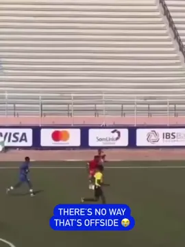 Linesman what are you doing 🤣 #sundayleague #sundayleaguefootball #baller #golazo #footymemes #soccermemes #tekkers #funny #futebol #futbol #football #Soccer #fyp #foryou #trending #4u (Via nunzio_marrazo) 