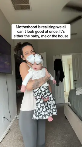 Can you guess who always wins and gets to look good? #babiesoftiktok #babyootd #MomsofTikTok #momlife #MomsofTikTok 